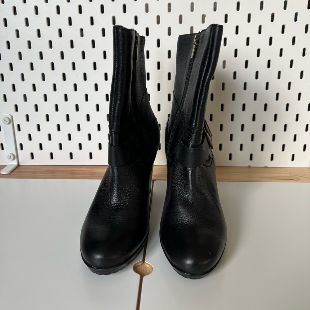 NWOT Clarks indigo Black Leather Lida Sayer Heeled Boots with Gold Buckle 8 - Picture 3 of 14